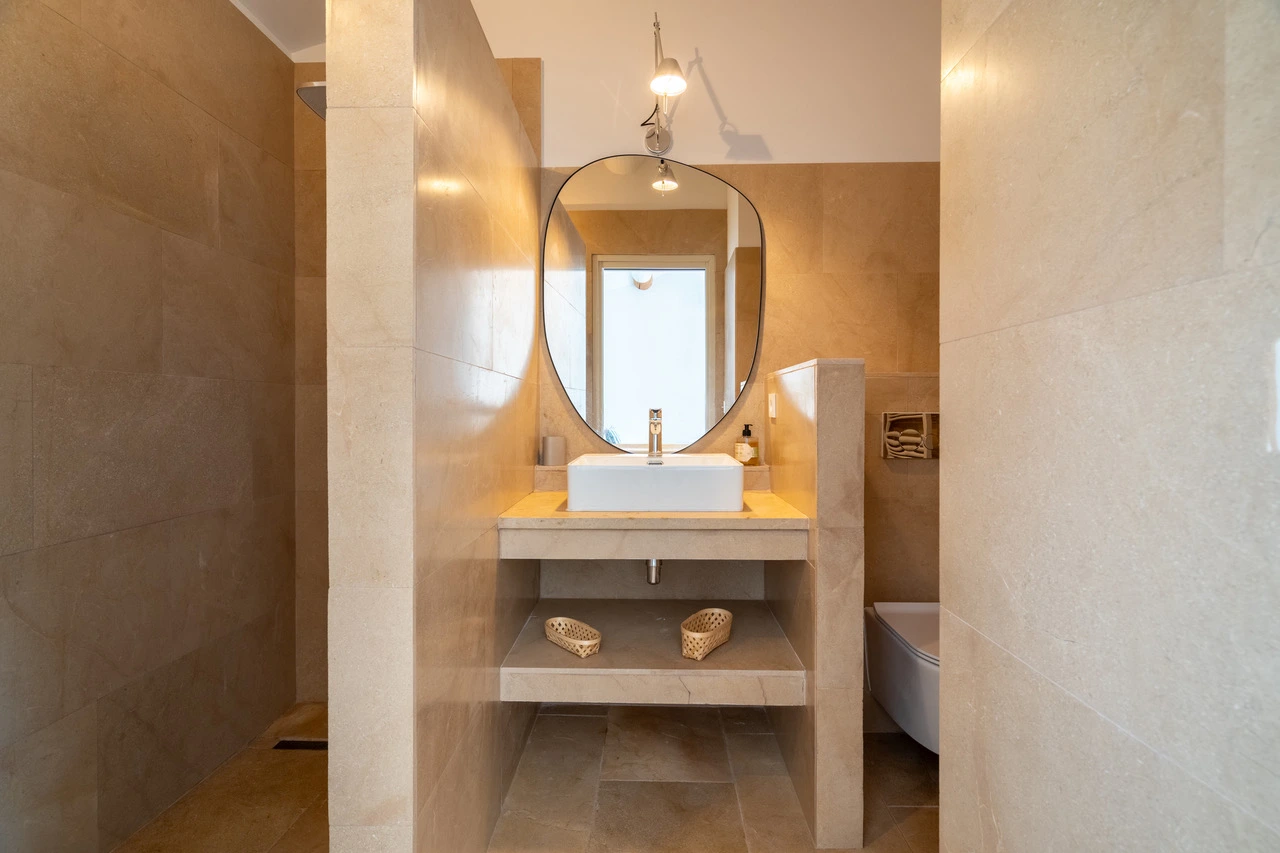 Garden House – shower room